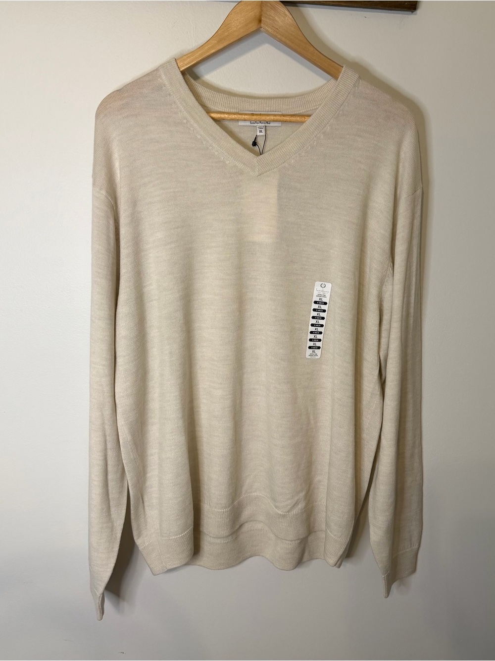 Turnbury Extra Fine Merino Wool V Neck Sweater XL Beige‎ NWT Lightweight